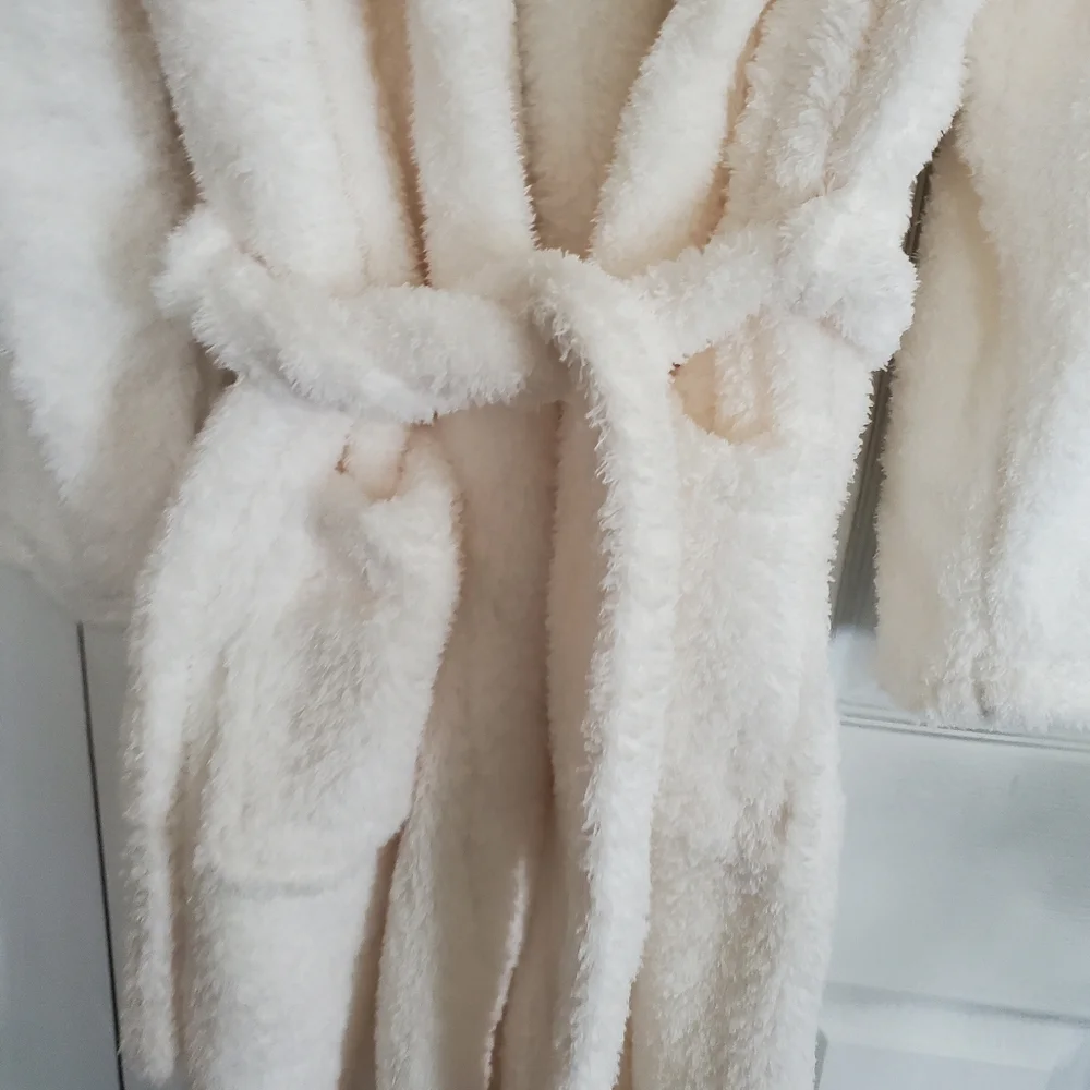 New White FLUFFY ROBE,ONE SIZE - Picture 5 of 10